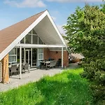 6 Bedroom Stunning In * Romo