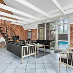 6 Bedroom Stunning In