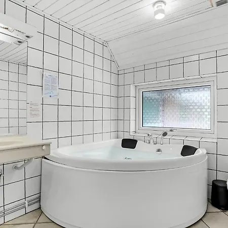 6 Bedroom Stunning In *